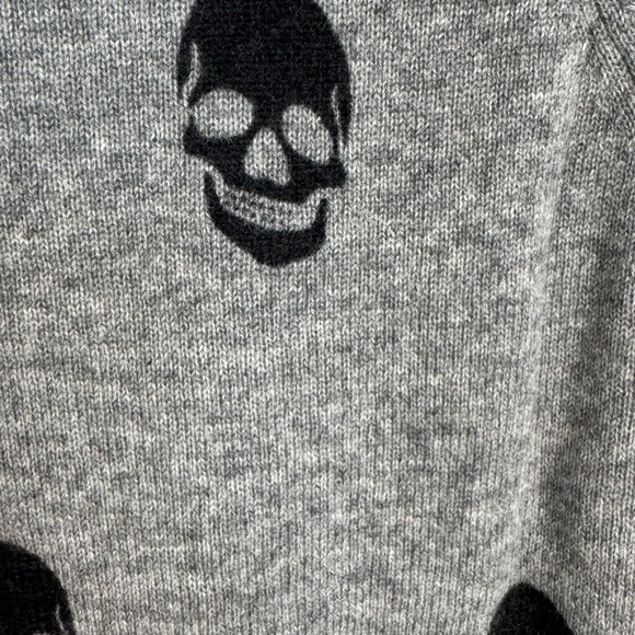 Aqua 100% Cashmere Skull Sweater Gray Black Print Crewneck Soft Luxury Small - Picture 10 of 12